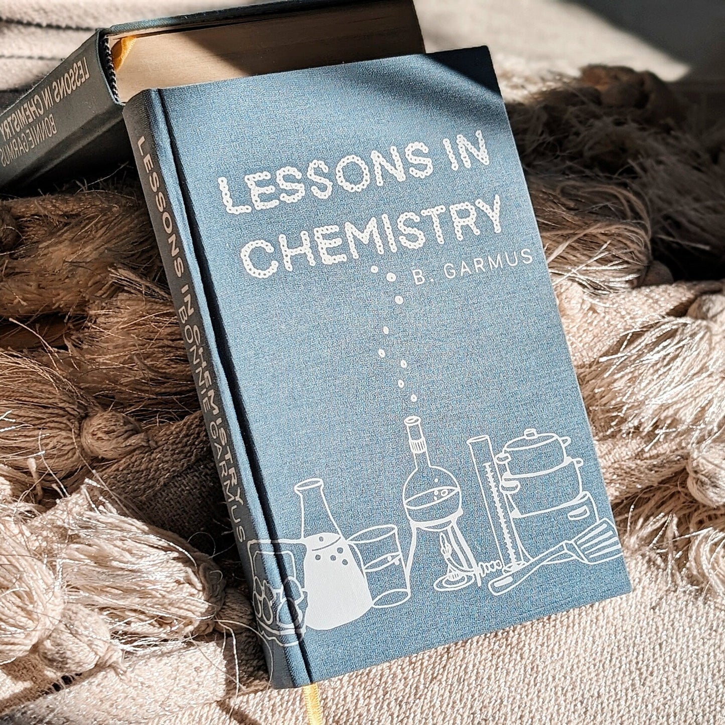 Lessons in Chemistry by Bonnie Garmus Rebind
