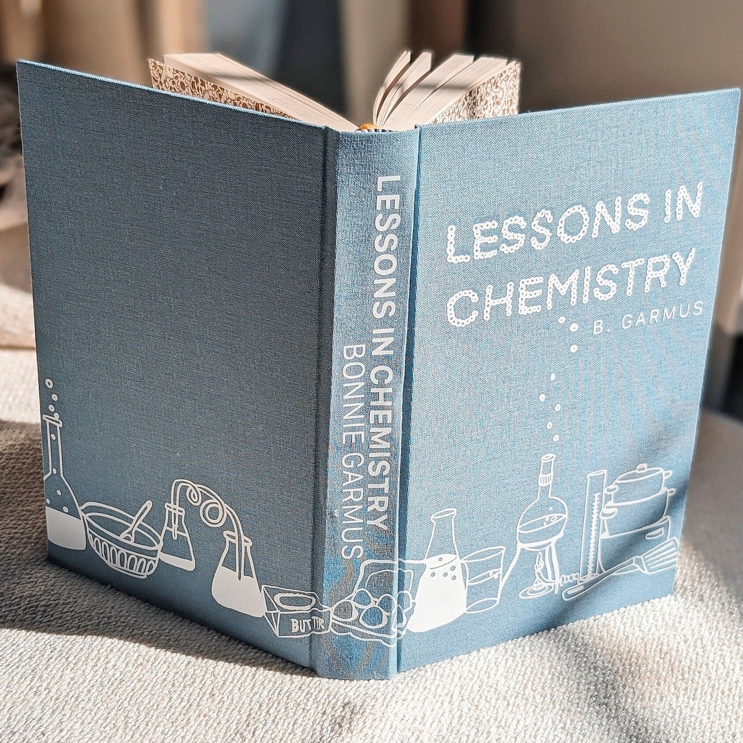 Lessons in Chemistry by Bonnie Garmus Rebind
