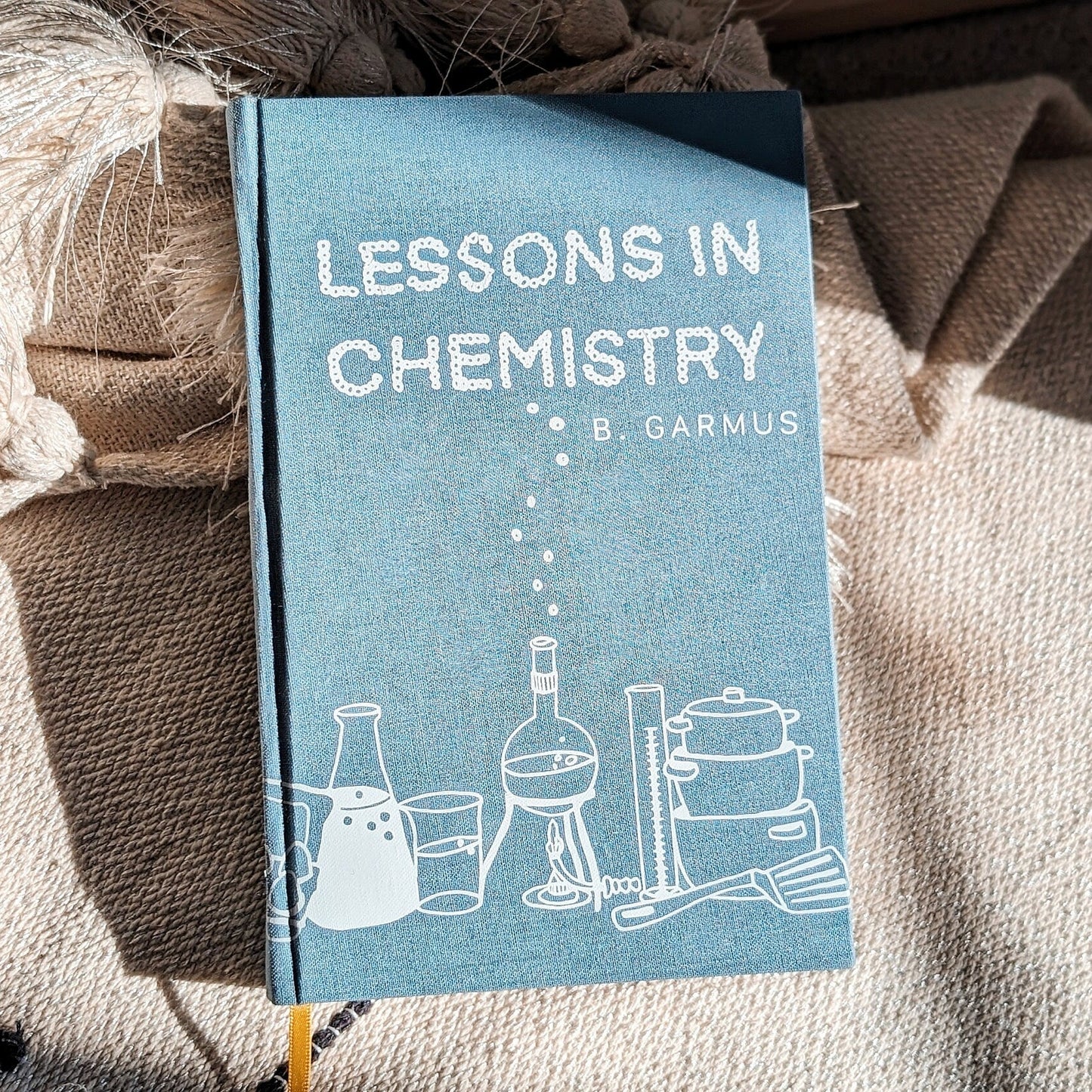 Lessons in Chemistry by Bonnie Garmus Rebind